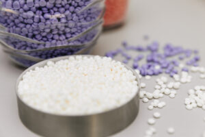 Peran Masterbatch dalam Meningkatkan Performa Bahan Aditif Plastik